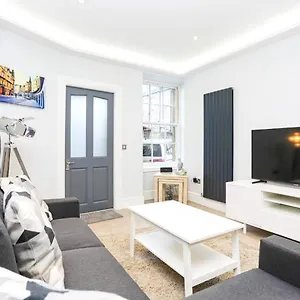  Apartment Ultra Modern, Stylish Next To Princes St