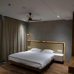 https://royal-convention-center.kerala-hotels.net